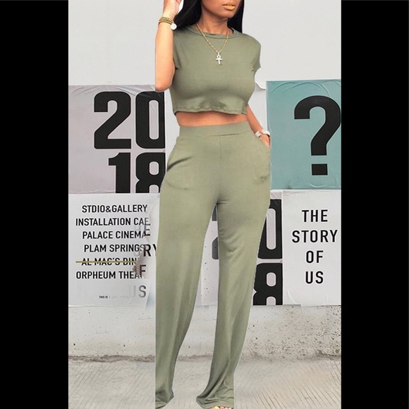 Dress Up Black Short Sleeve Crop Top & Pants W/ Pockets Outfit - Picture 4 of 6